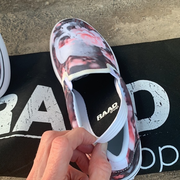 NWT RAAD Brand Super Awesome Women’s Slip On Skull/Roses Shoes, Size 10.5 - Picture 6 of 7